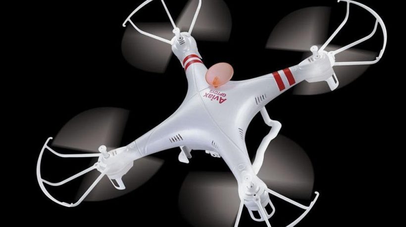 Water resistant quadcopter Aviax H2O