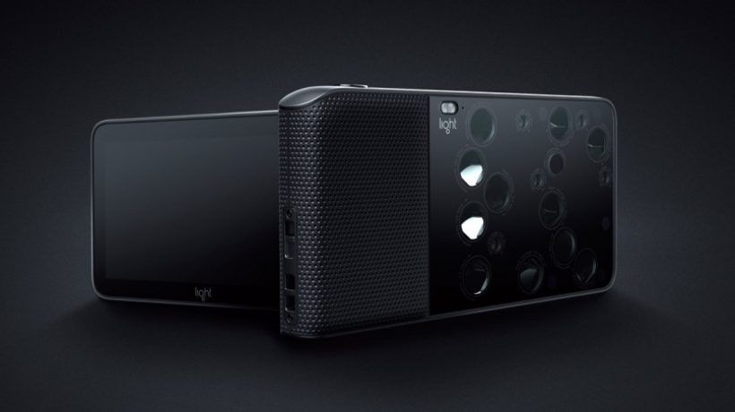 Light L16: 16 lenses in one compact camera