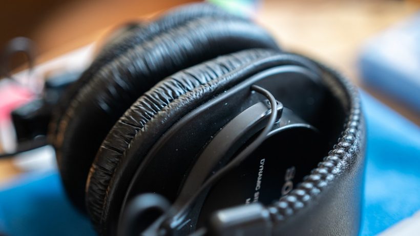 How to clean headphones