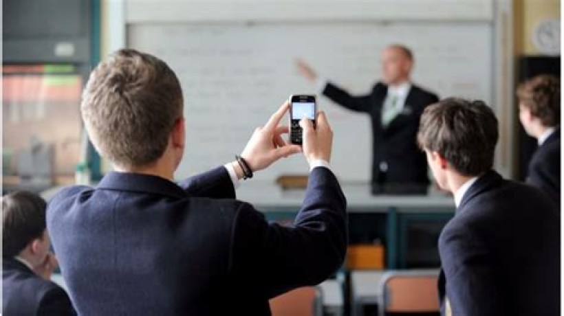 Should Phones Be Banned in Schools?